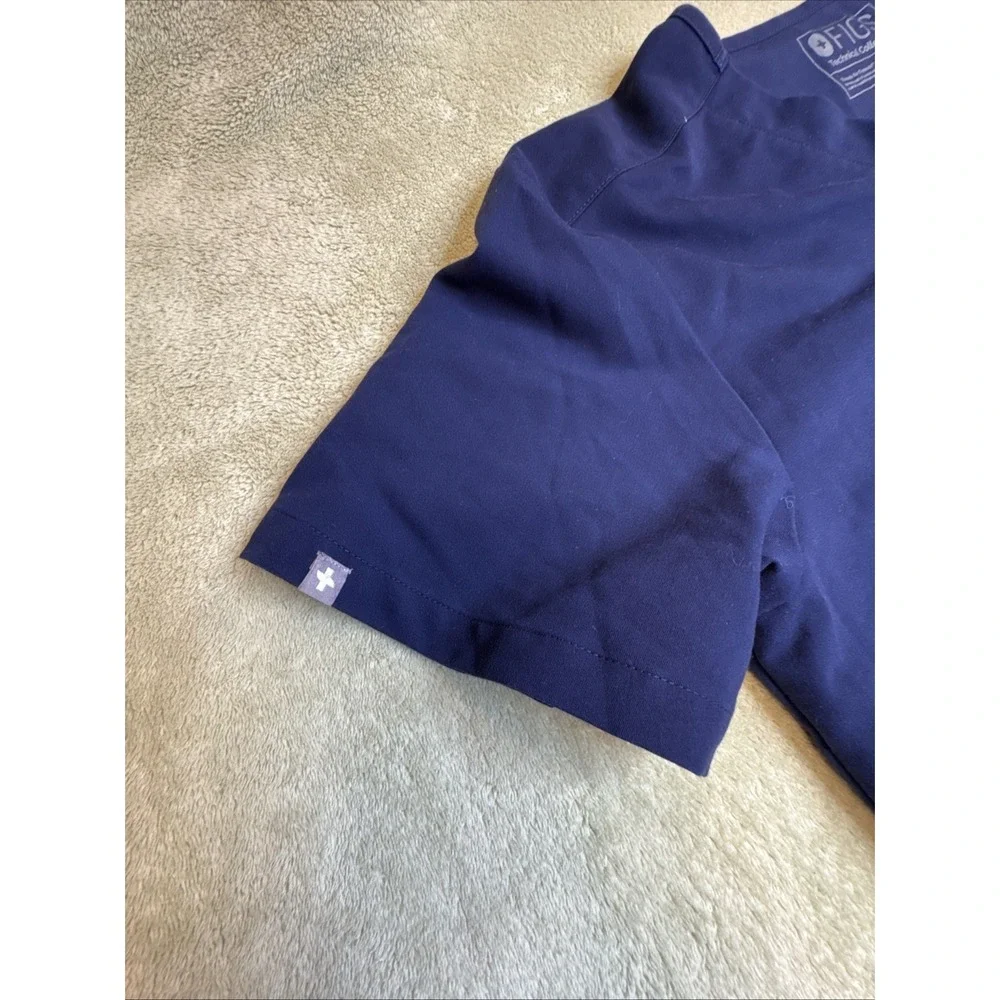 FIGS Men's Chisec Scrub Top Shirt MEDIUM navy Medical Three-Pocket TM-3000 tech